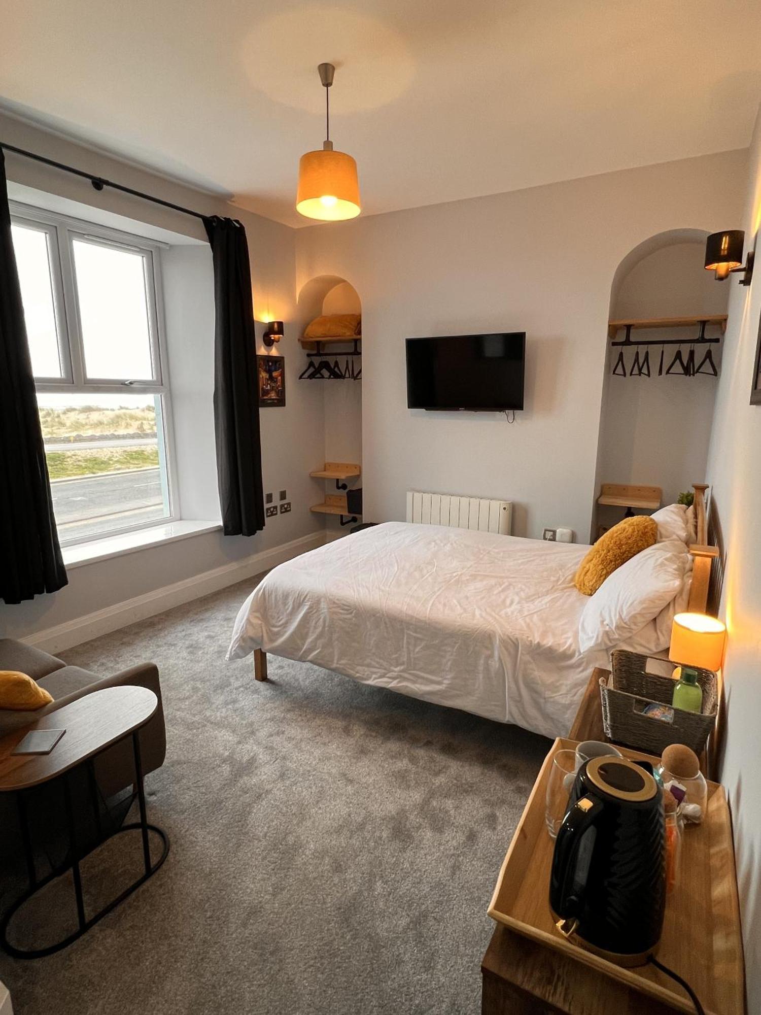 Hoopers Sandy Beach Guest Rooms スウォンジー 部屋 写真